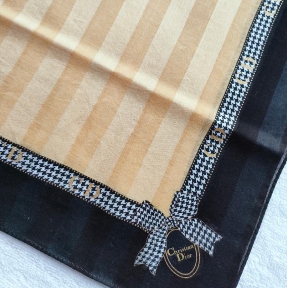 ❣️Christian Dior Hanky❣️ - Picture 7 of 12
